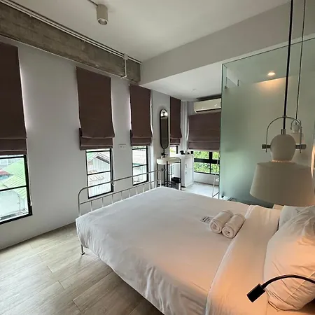 Bedspread Hostel (Adults Only)-3